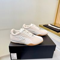 Apricot color